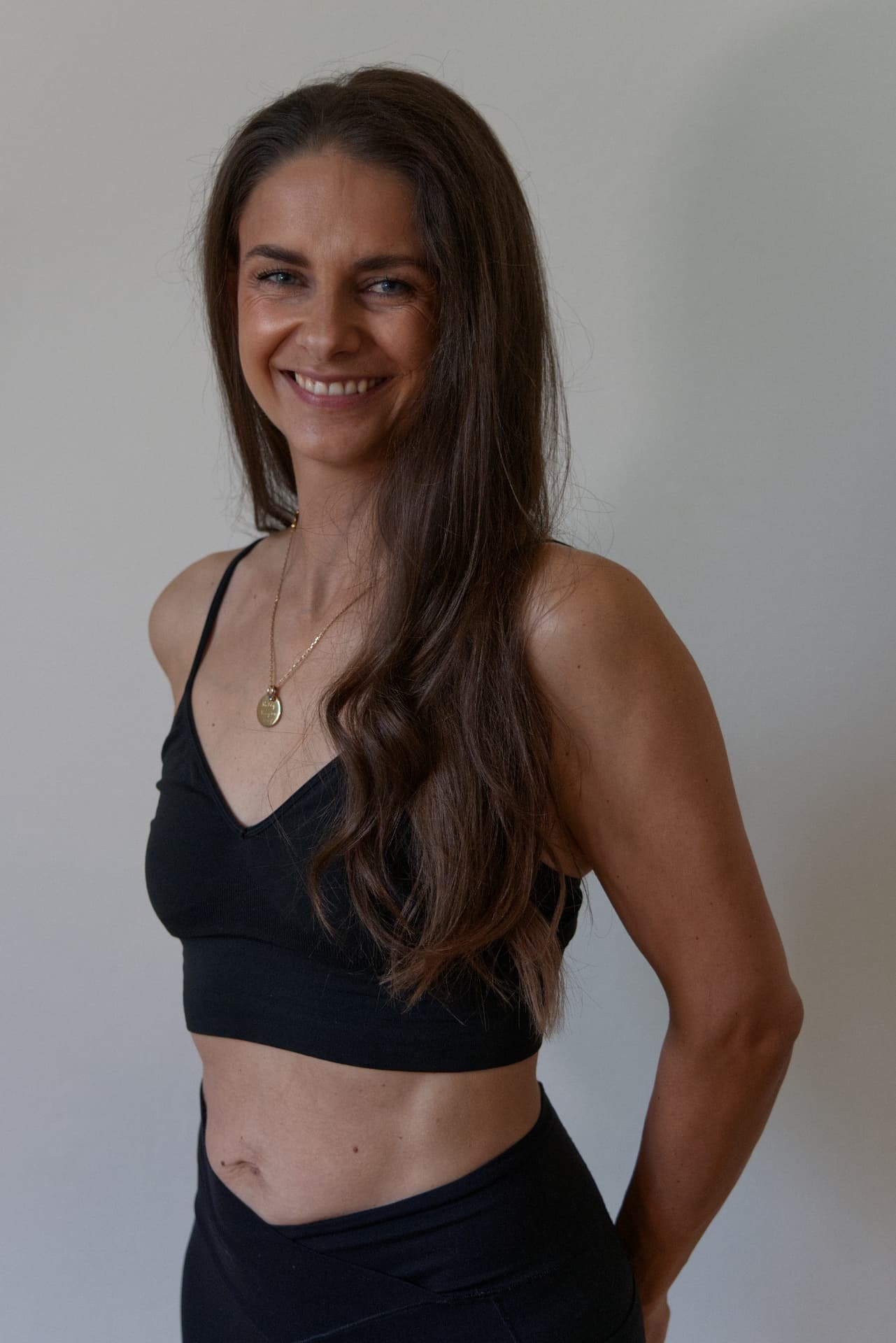 Portrait of Stephanie Newell, physiotherapist and postpartum rehab coach